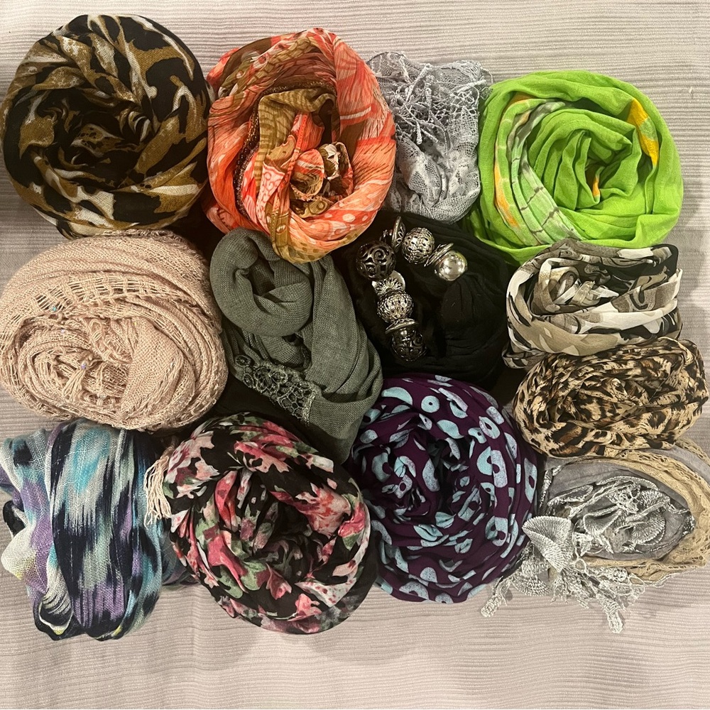Various scarves, various colours, all 15 for one price - Picture 1 of 5